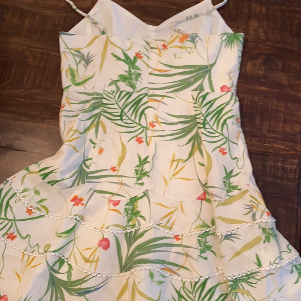 A loves a floral print dress - Picture 5 of 6